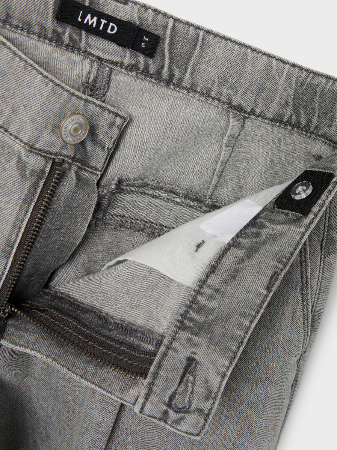 model_shot-front_full